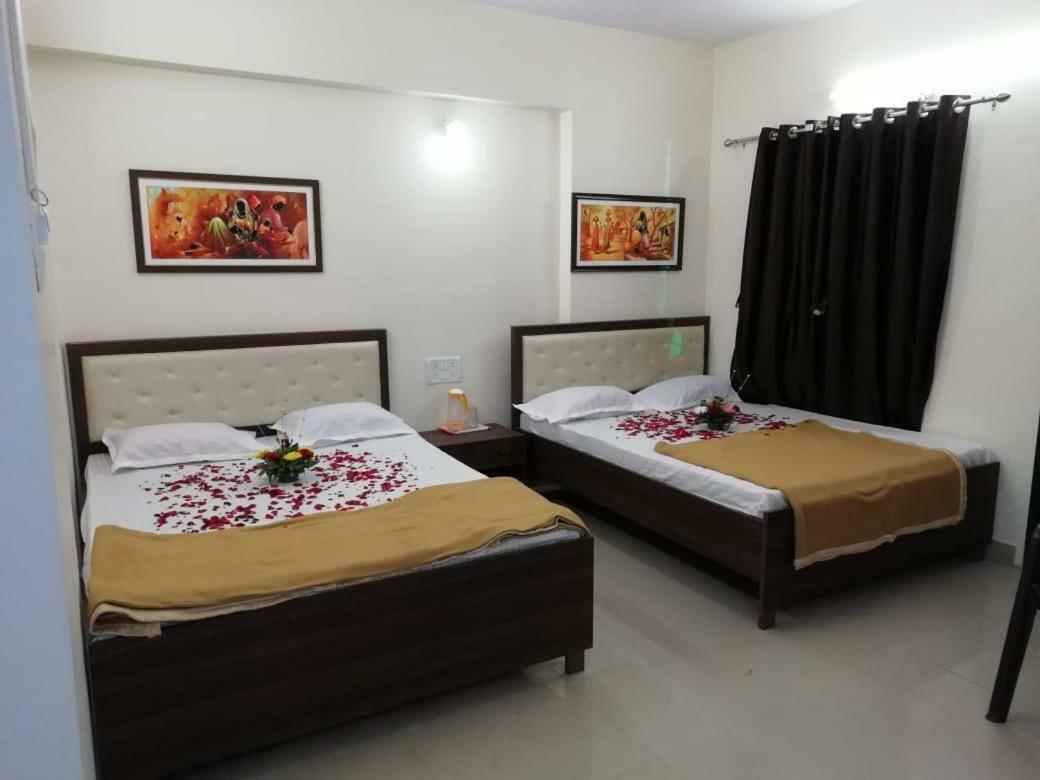 Maharaja Family Guest House Lonavala Exteriör bild