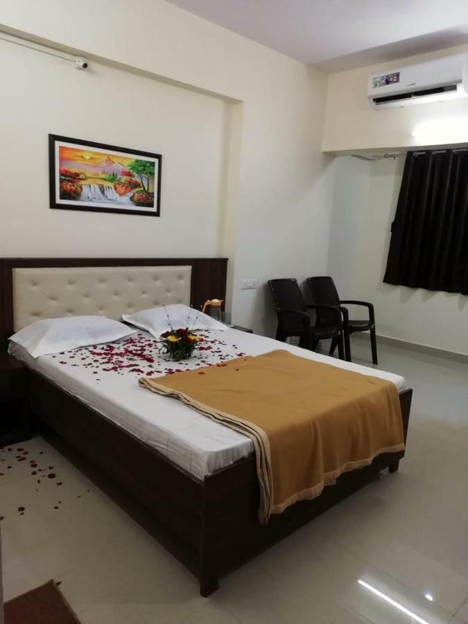 Maharaja Family Guest House Lonavala Exteriör bild